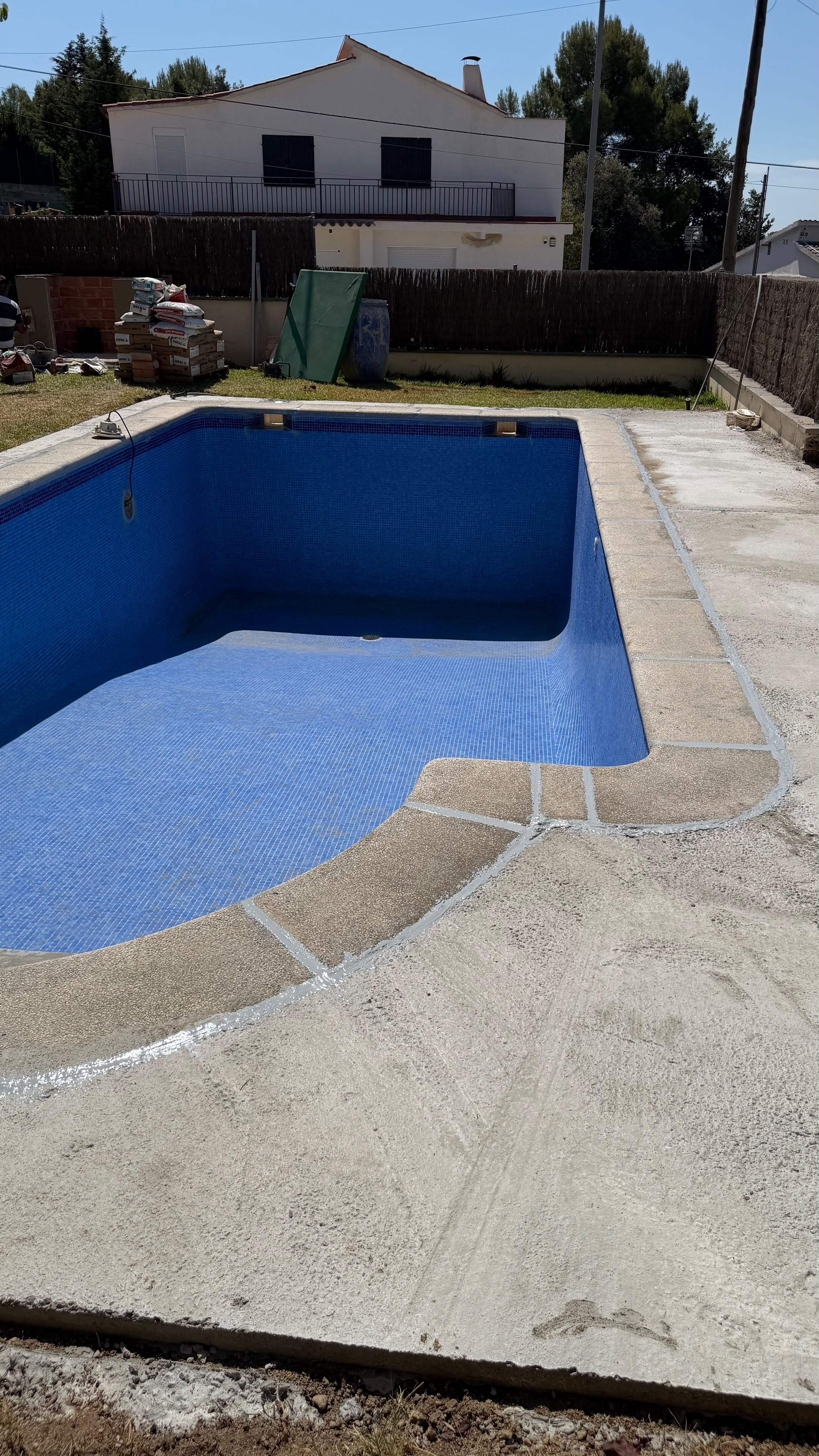 Antes: Rehabilitación e impermeabilización de piscina — Barcelona