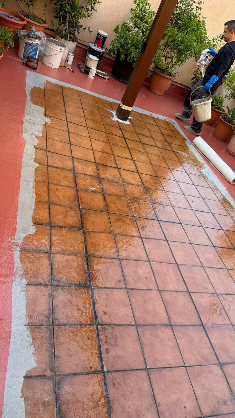 Proceso de trabajo: Terraza con membrana líquida de poliuretano en frío — acabado alifático rojo teja