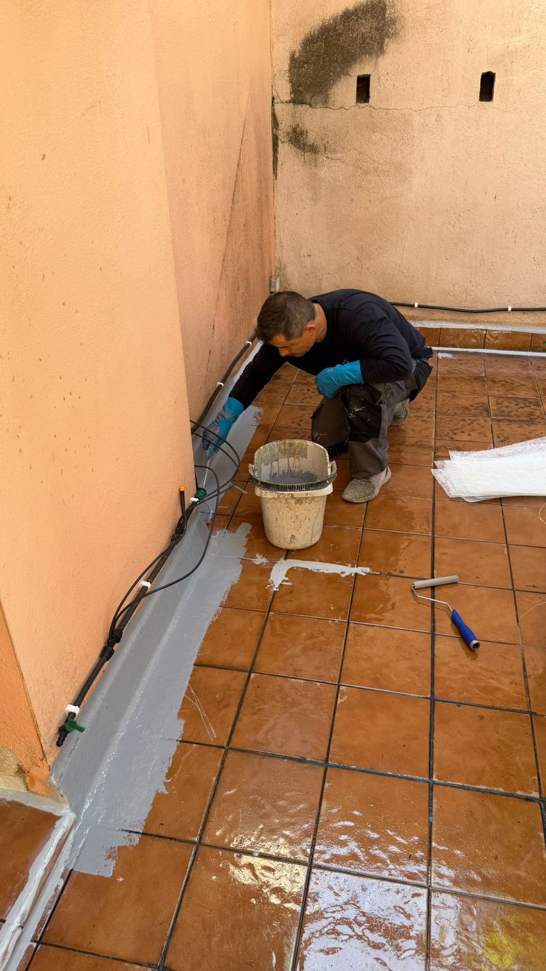 Proceso de trabajo: Terraza con membrana líquida de poliuretano en frío — acabado alifático rojo teja