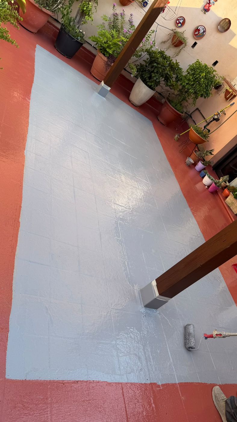 Proceso de trabajo: Terraza con membrana líquida de poliuretano en frío — acabado alifático rojo teja