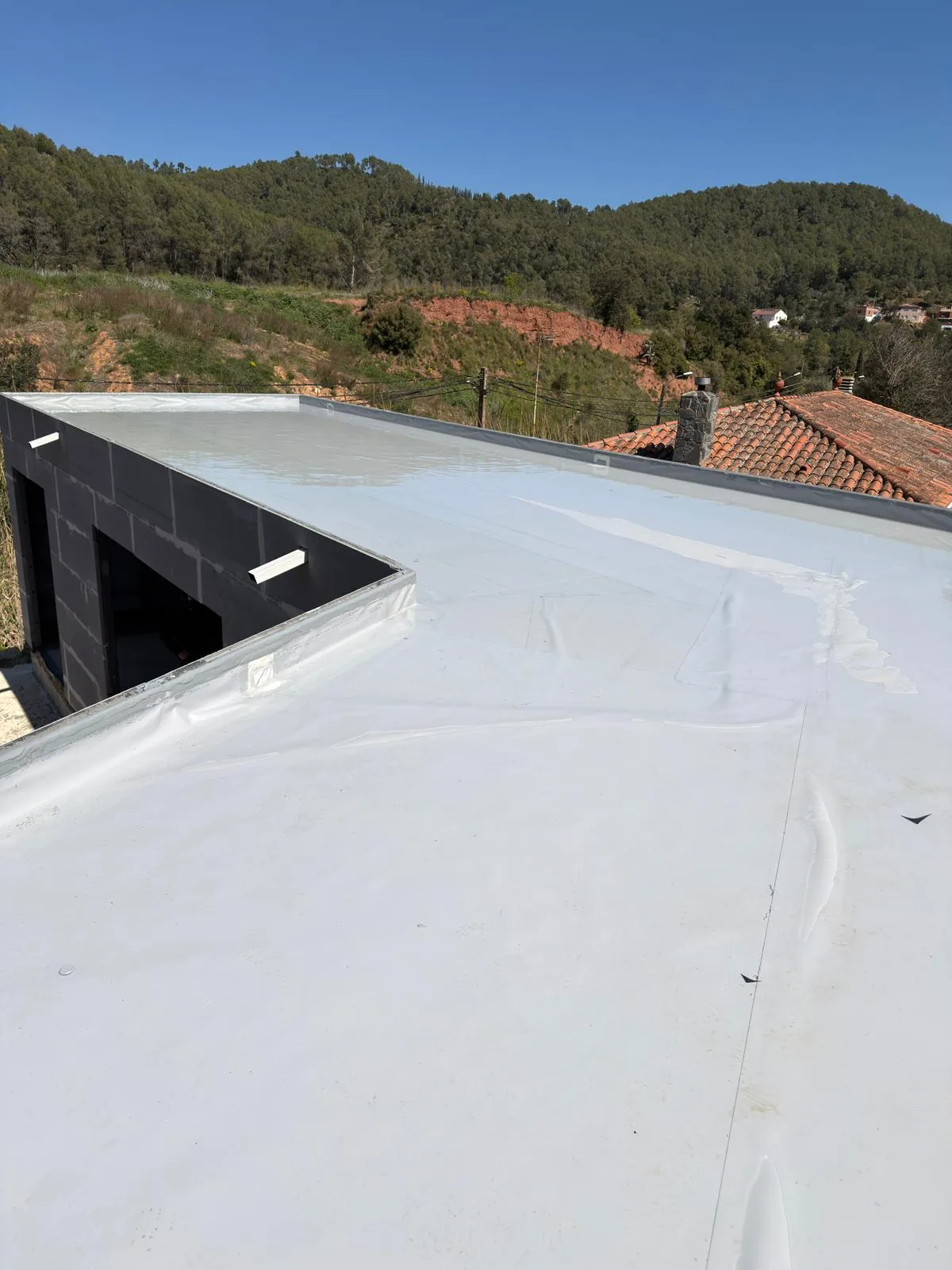 Antes: Cubierta rural — Membrana impermeabilizante