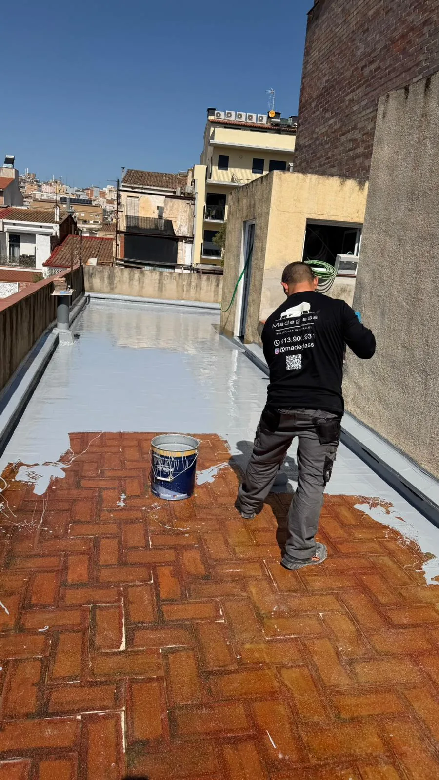 Antes: Terraza en Barcelona — Impermeabilización con rodillo