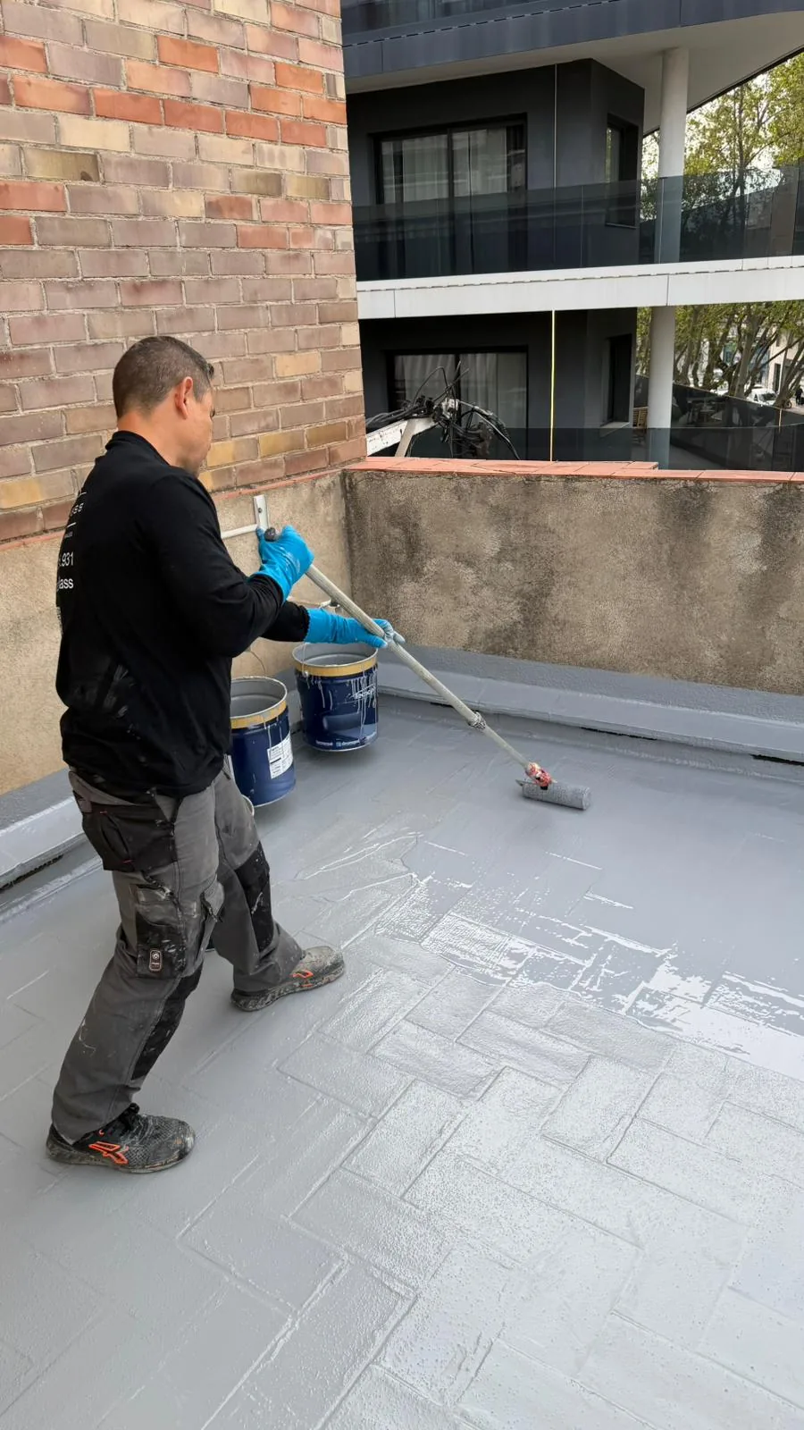 Proceso de trabajo: Terraza en Barcelona — Impermeabilización con rodillo