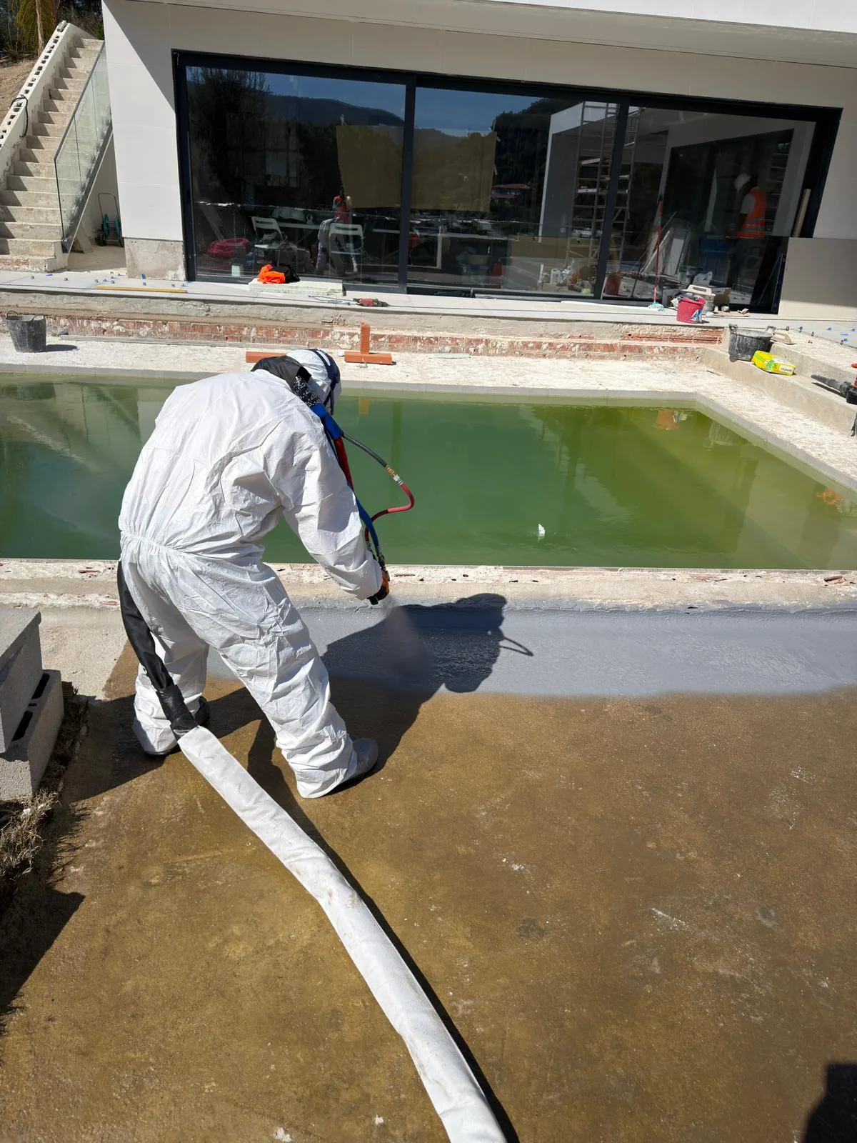 Piscina impermeabilizada con poliurea