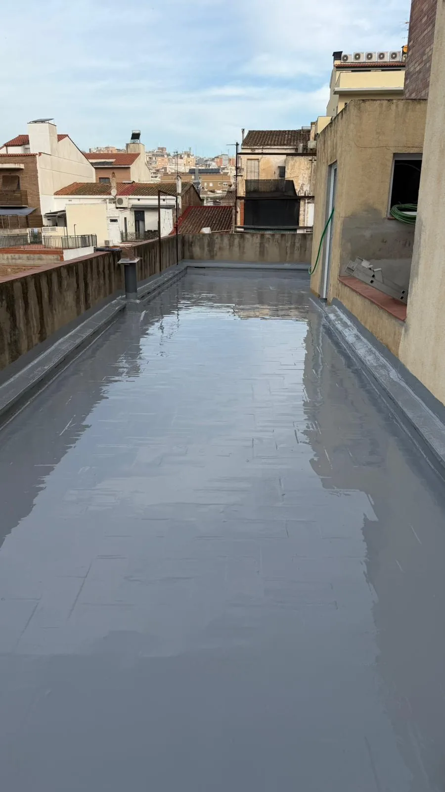 Terraza impermeabilizada terminada en Badalona